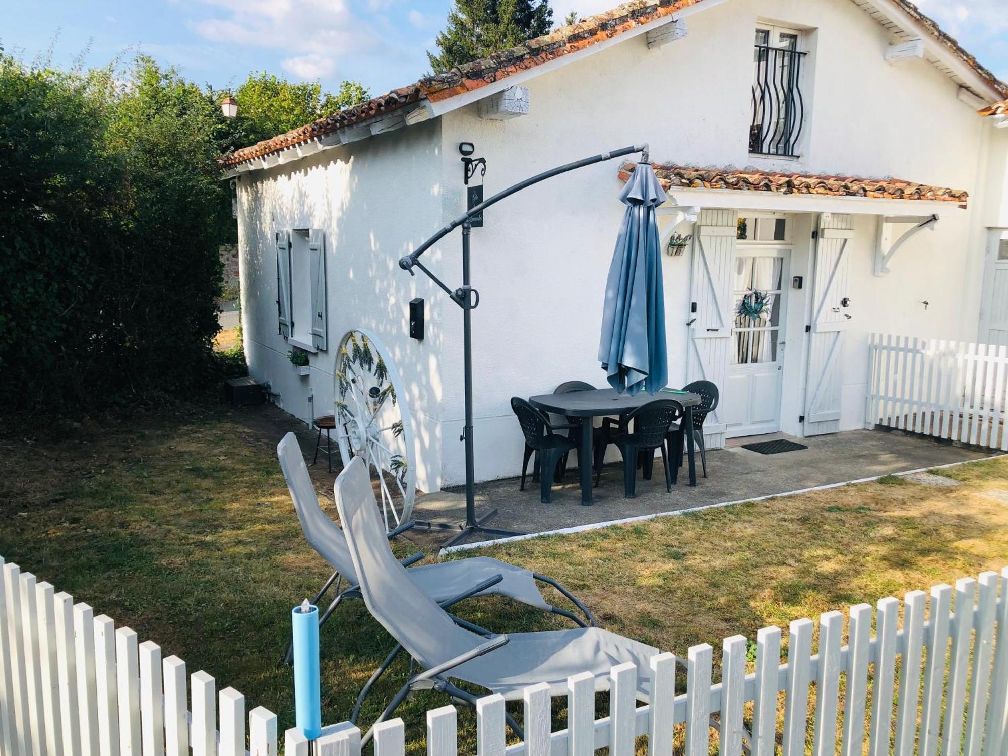 Gite Des Lavandes Oradour-Fanais Ngoại thất bức ảnh
